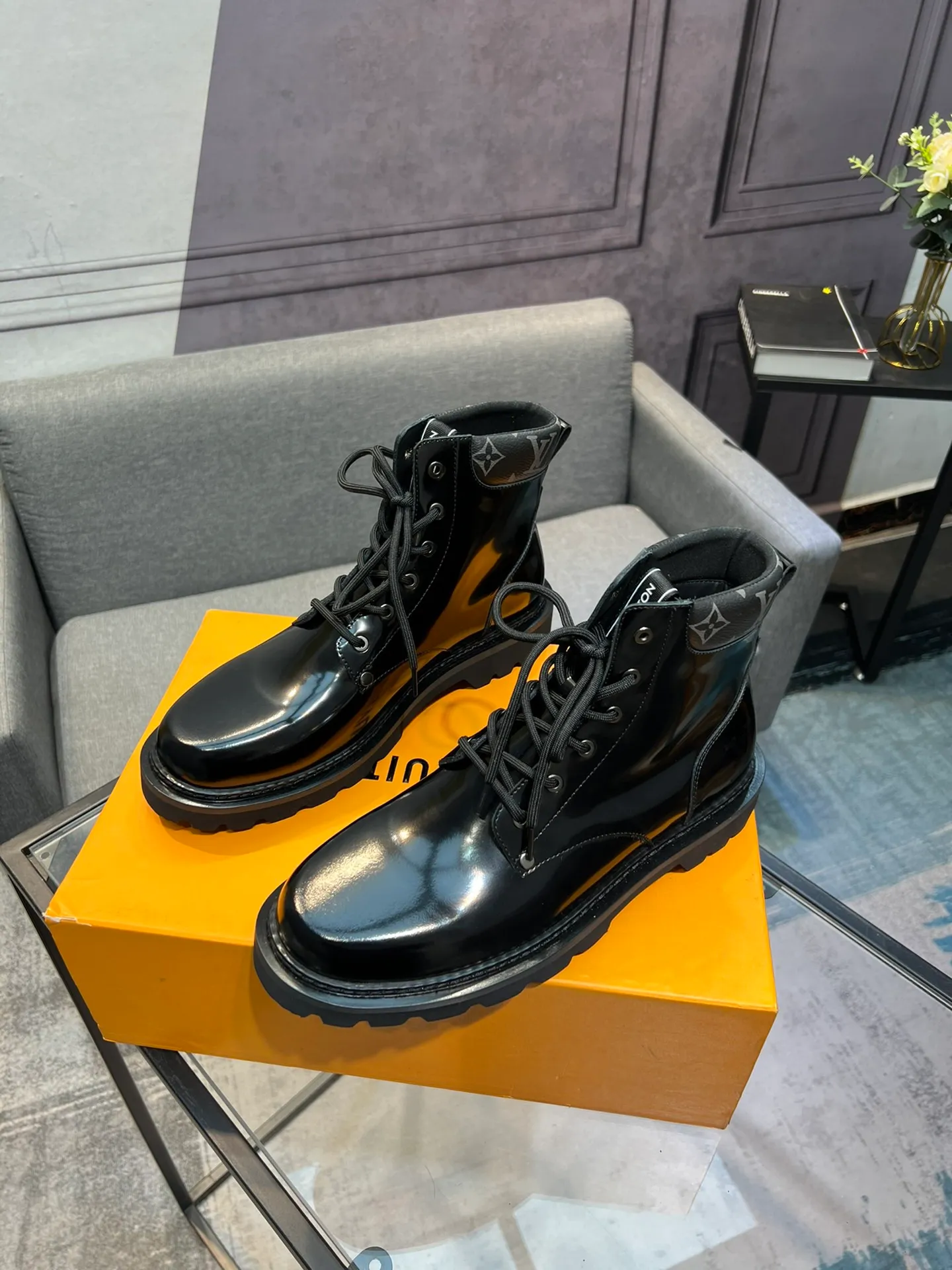 Men's shoes 💰900 L Home - the latest LV men's business casual boots, luxury and nobility are a must, all made of imported original first-layer cowhide, just to create a more comfortable wearing experience, ➕top imported water-dyed full cow lining, original high wear-resistant outsole! 👏👏 Size: Male 39-44; (38 45 46 customized)